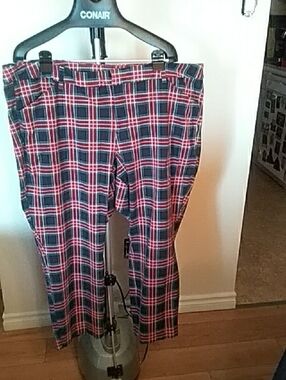 Old Navy Red and Navy Plaid Pixie Pants Sz 24